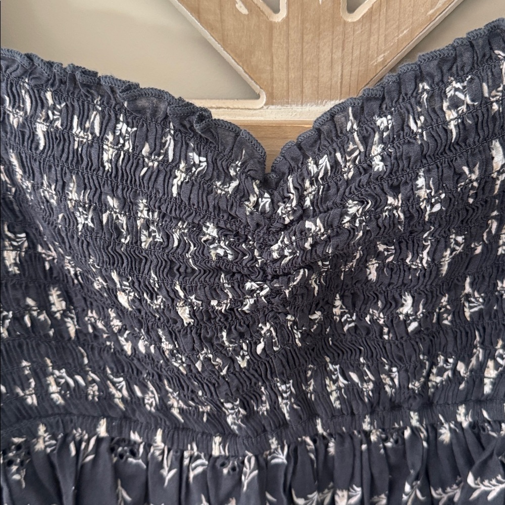 American Eagle Scalloped Sweetheart Floral Black Top - Picture 4 of 6